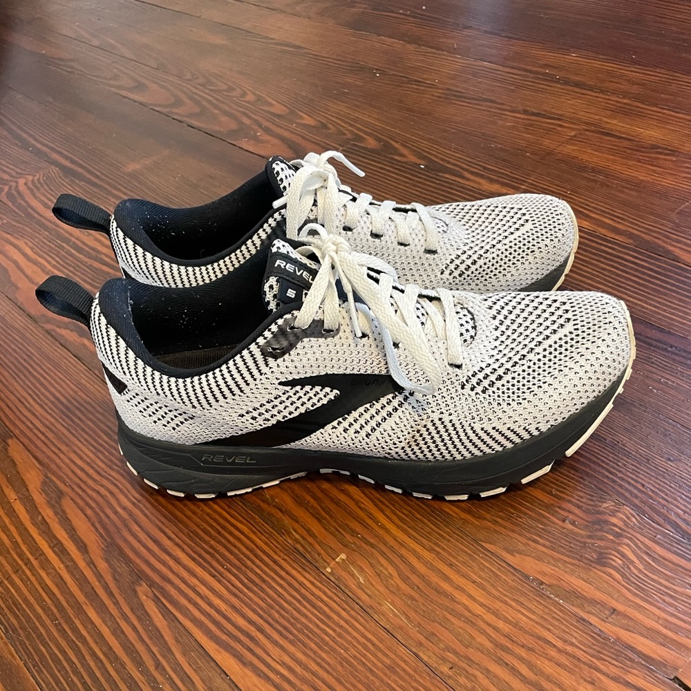 Brooks Revel 5 Size 7.5
